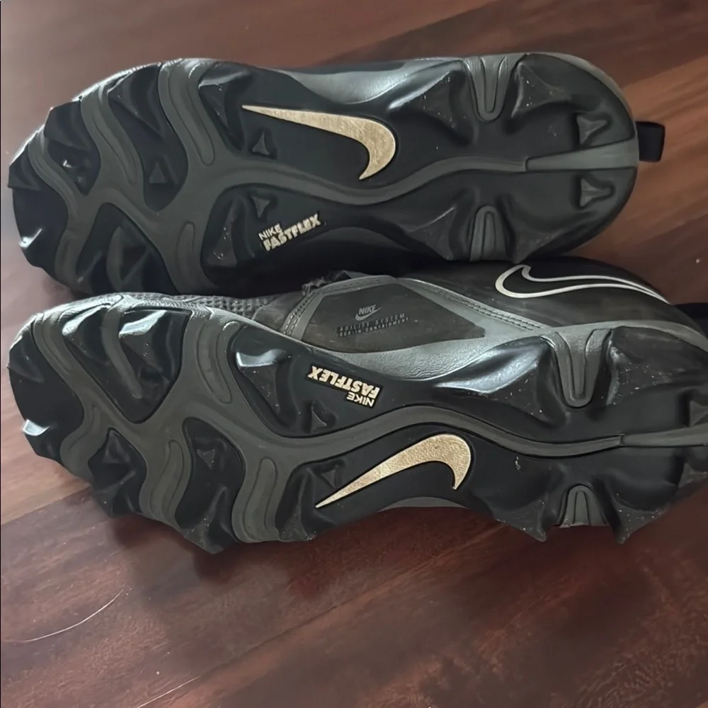 Nike Black and White Sports Sneakers